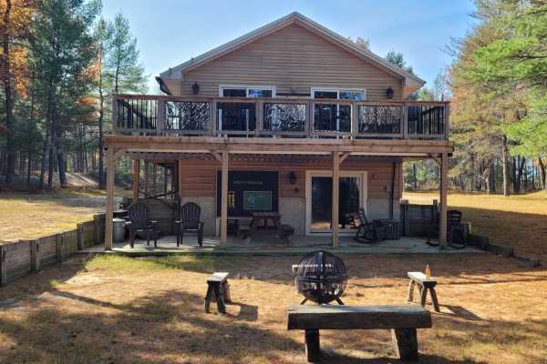 Hazel’s goose creek lodge – private riverfront!