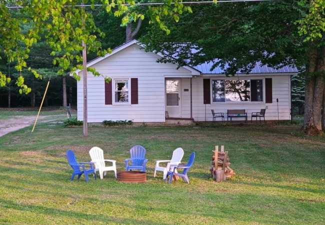 New! Forrest’s cabin – lakefront w/ sunset views!