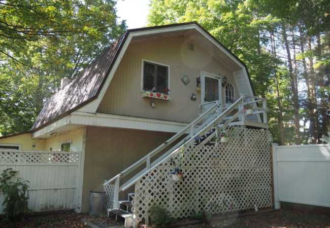 Emanuel – cute upstairs apt / ac / great location