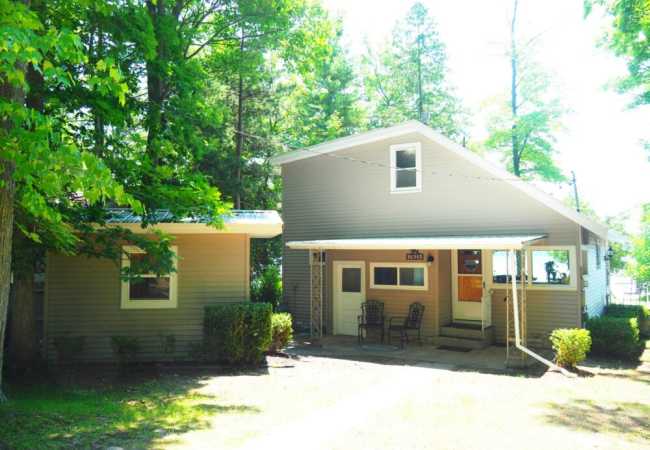 Cavalier cottage – private lakefront w/ kayaks!