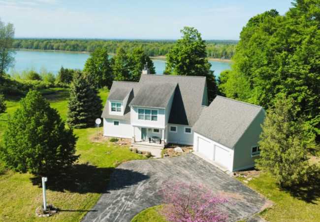 Sandhill house – spectacular lake home with toys!