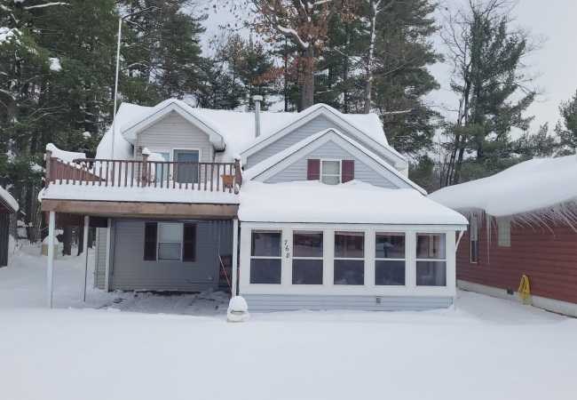 New!  The Bear Lake Hideaway – Very Cute & Cozy!