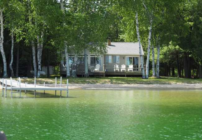 Birch cove bungalow – gorgeous lakefront!