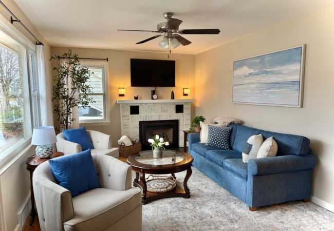Sand & snow – remodeled / great location!