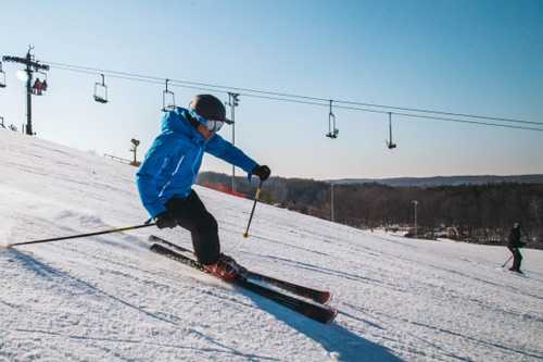 Downhill skiing