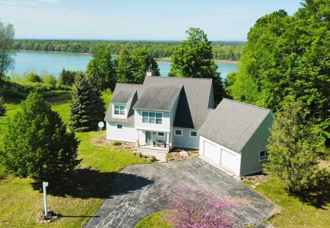 Sandhill house – spectacular lake home with toys!