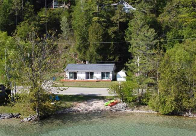 Lake escape – private lakefront with kayaks!