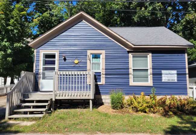 New! 307 hp cottage – cute & great location!