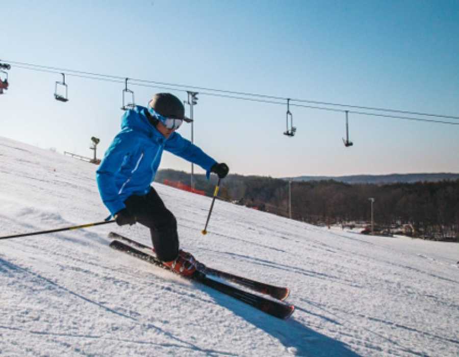 Downhill skiing