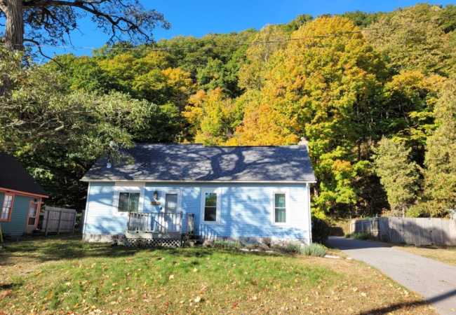New! Elberta cottage – very cute! / great spot!