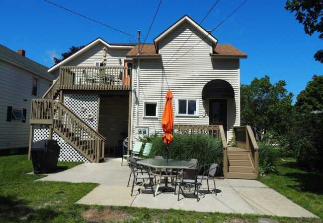 The cute & cozy – upper apt. – great location!